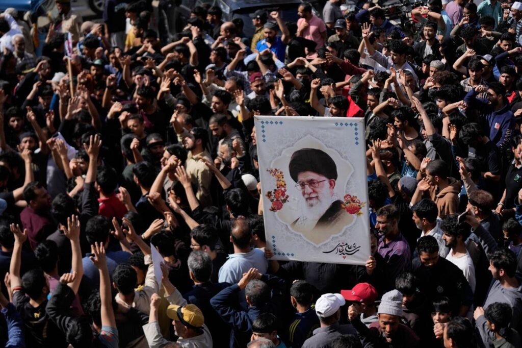 عزاداران خامنه ای